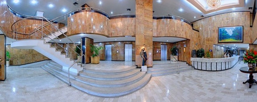 Recepción y lobby.  Fuente: hotelcartagenaplaza.com.co